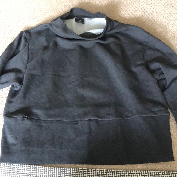 Cropped dressy Nike sweatshirt. Perfect condition. Dri fit. Small. - Picture 1 of 4